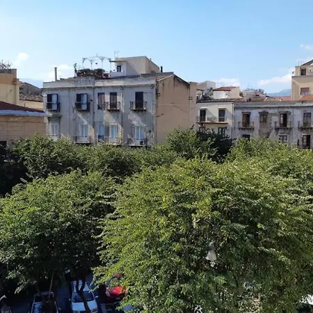 Liberty לינה וארוחת בוקר 4*